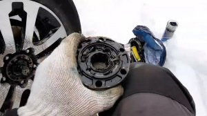 УАЗ ПАТРИОТ.демонтаж колёсный хабов(ржавчина по кузову-"4.года")