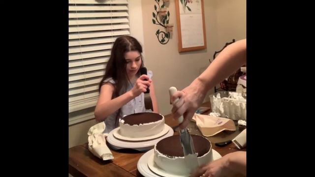 Teaching Cake Tips With Kimber смотреть онлайн
