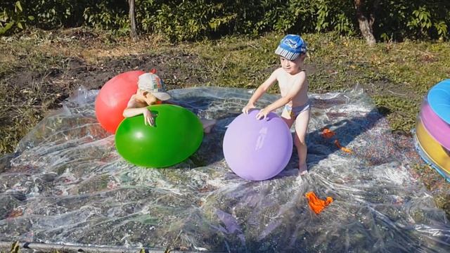 ORBEEZ. Лопаем огромные воздушные шары с орбизами, бассейн с орбизами, орбизовое безумие