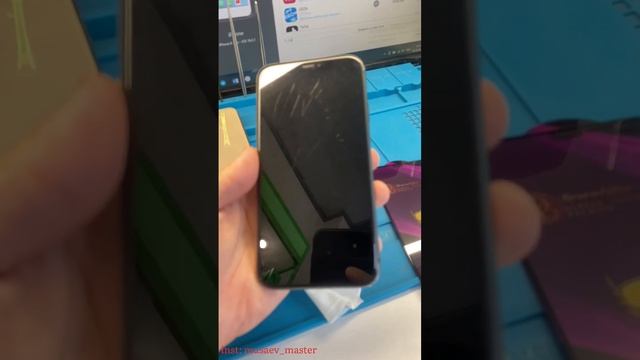 iPhone 11 спрятал царапины под защитным стеклом, благодаря новой методике✔️? смотреть онлайн