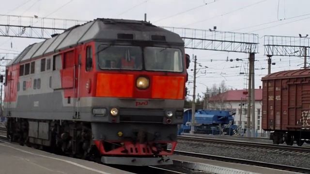 Тепловоз ТЭП70-0097 прицепляется к составу Обозерская-Архангельск смотреть онлайн