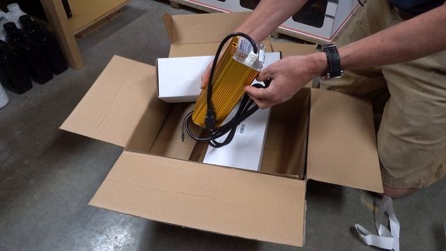 Reef Brite Halide Hybrid Unboxing смотреть онлайн