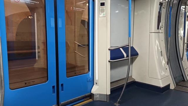 Метро в Москве утром 1 января, ТКЛ смотреть онлайн