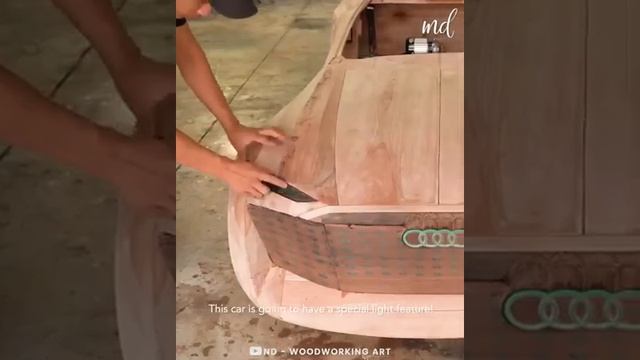 Во Вьетнаме отец создал машину из дерева на первый день рождения своей дочки смотреть онлайн