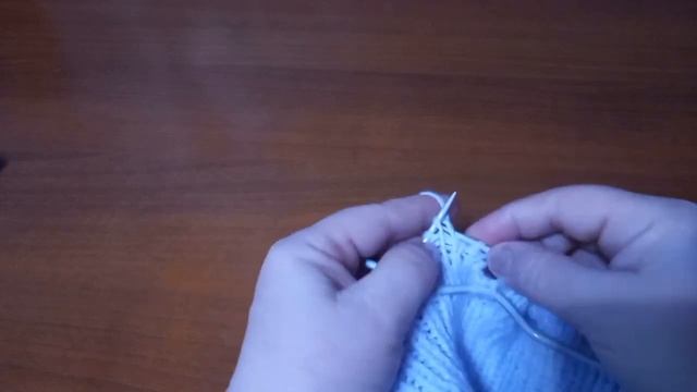Детская безрукавка спицами на 7-12 месяцев / Подробный Мастер Класс / МК по вязанию смотреть онлайн