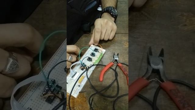 ECNG 3006 - Group 5 Micro G-unit Shift Registers SN74LS595 DEMO смотреть онлайн