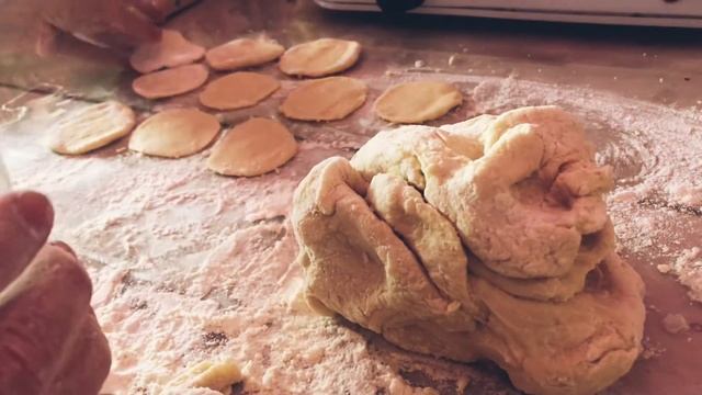Домашние пельмени без скалки и заморочек!))) | раскатать тесто без скалки | простое тесто смотреть онлайн