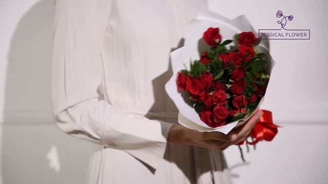 5 Красных кустовых Роз смотреть онлайн