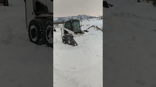 боб кет bob cat ????????? Daud зажигает чистит снег старый Крым смотреть онлайн