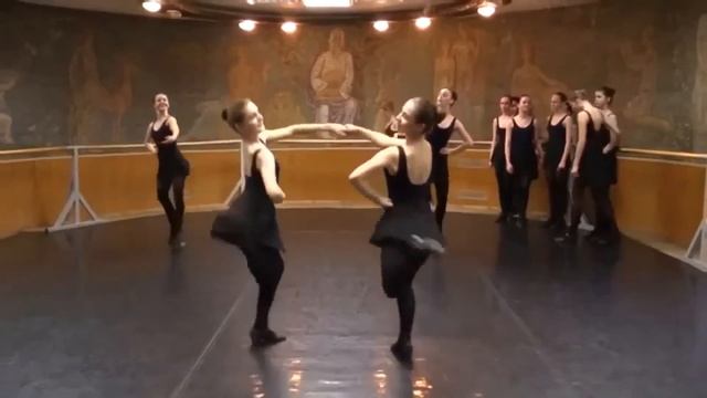 Character Dance. Характерный танец смотреть онлайн