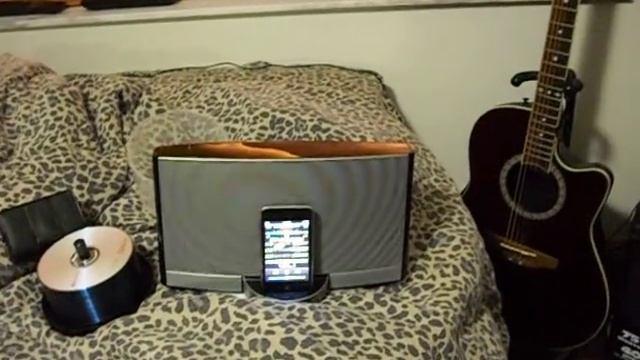 BOSE Sounddock Portable at work loud! black & White смотреть онлайн