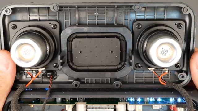 Soundcore Motion 300 Bluetooth Speaker Teardown смотреть онлайн