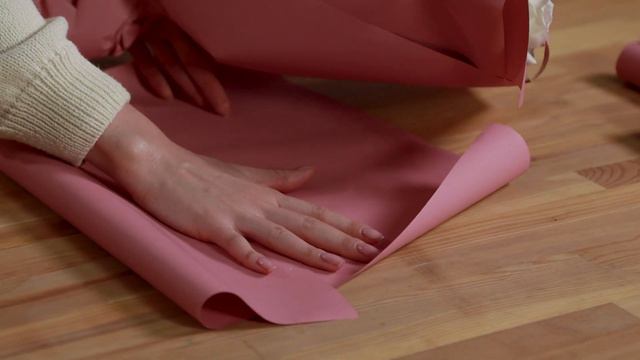 КАК УПАКОВАТЬ БУКЕТ/УПРОЩЕННАЯ КОРЕЙСКАЯ УПАКОВКА смотреть онлайн