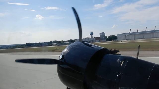 Landing with Alte Tante Ju (JU 52) at Ingolstadt смотреть онлайн
