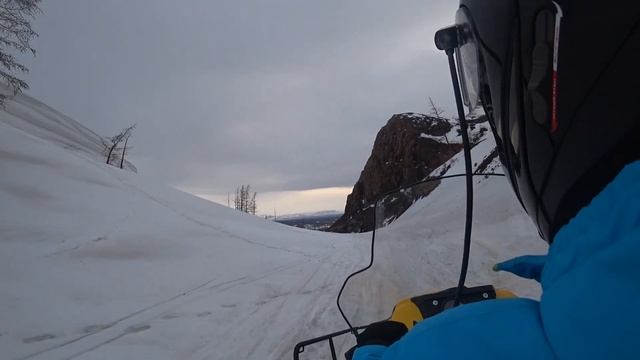 На снегоходах до Красных камней смотреть онлайн