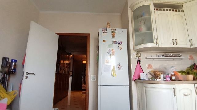 Я пробую разную еду и ставлю ей оценки часть 3