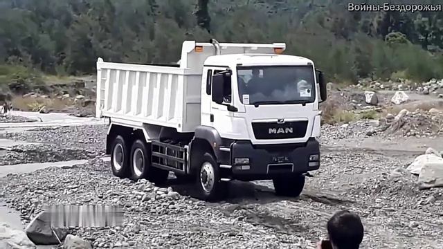 Тест-ДРАЙВ внедорожного карьерного самосвала MAN TGS 40.440 6x6 для переправы через реку смотреть онлайн