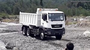 Тест-ДРАЙВ внедорожного карьерного самосвала MAN TGS 40.440 6x6 для переправы через реку