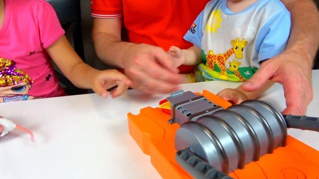 МЫШЬ в доме и как Эва разыграла Папу. смотреть онлайн