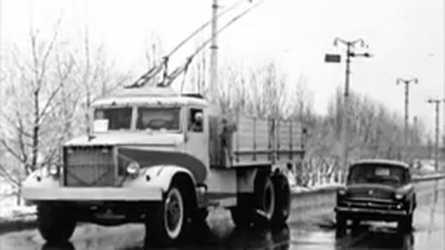 Троллейвозы СССР! Уникальный Советский грузовик который ездил по троллейбусным сетям! смотреть онлайн
