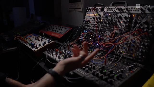 LAB005 – Mad Dim: управляемые случайности смотреть онлайн