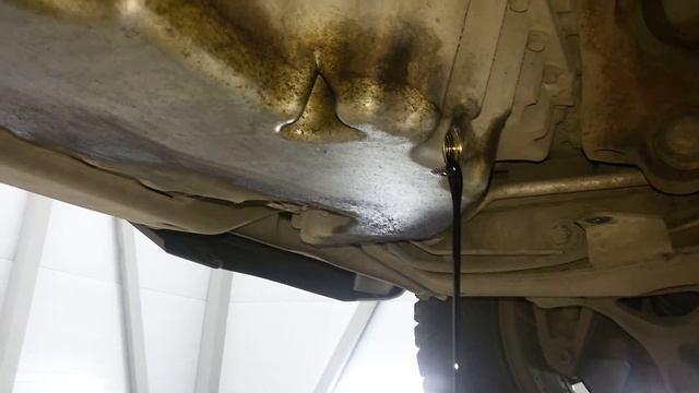 Вакуумный забор масла через щуп проверки уровня масла. Volvo XC90, бензин 3.2 л. смотреть онлайн