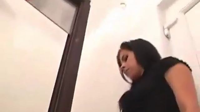 Lana Beheaded by Guillotine смотреть онлайн