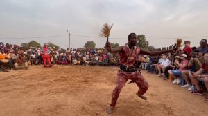 Заули, танец с обручем, ассистент