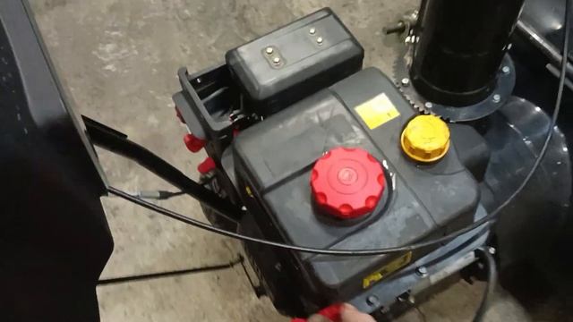 Плавают обороты двигателя снегоуборщика. Третья серия. Свеча. смотреть онлайн