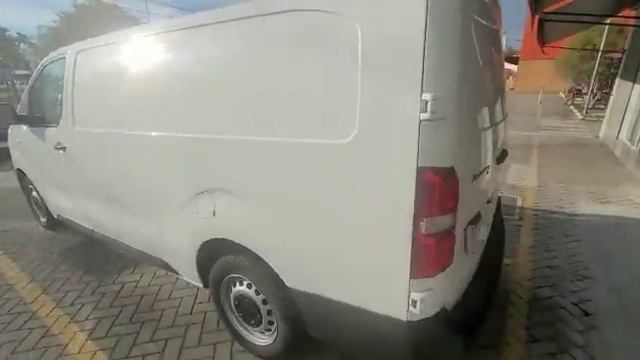 Carflix: Veículo CITROËN JUMPY 1.6 BLUEHDI DIESEL FURGÃO MANUAL смотреть онлайн