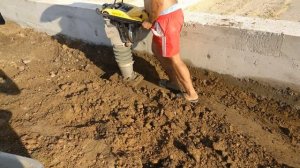 Трамбовка песка и суглинка