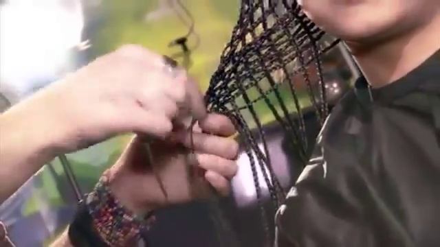 Модные прически из афрокосичек от Либерж Кладону смотреть онлайн