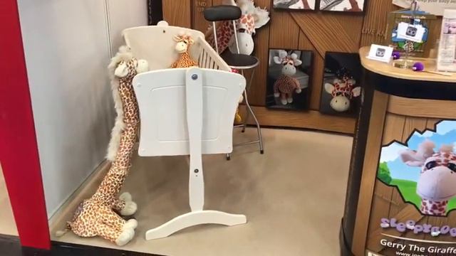 Жираф качающий детскую кроватку смотреть онлайн