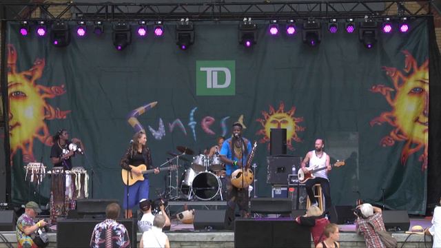 Sousou & Maher Cissoko: TD Sunfest 2015 смотреть онлайн