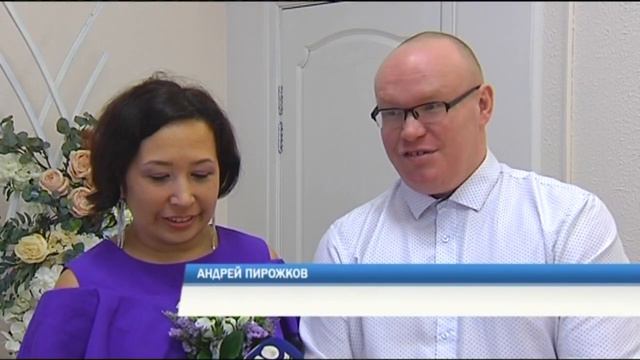 В Перми 44 пары поженились в красивую дату 11 ноября смотреть онлайн