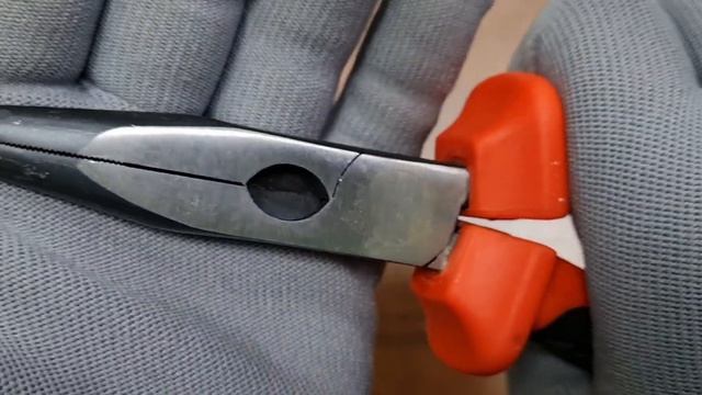 Тонкогубцы (утконосы) загнутые выс.вольтной серии, 200 мм, YATO, YT-2107 смотреть онлайн