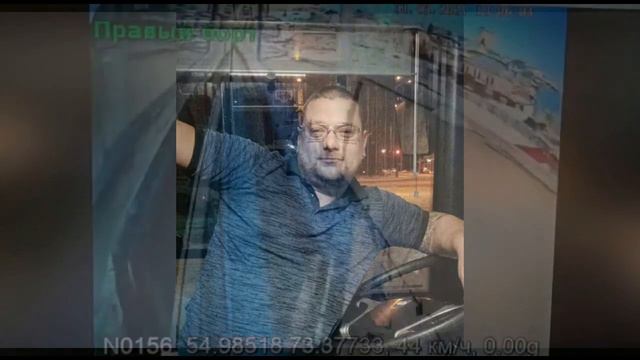 В Омске водитель троллейбуса спас девушку, пытавшуюся спрыгнуть с моста/// смотреть онлайн