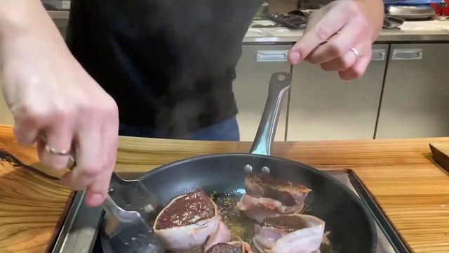 Оленина в беконе, рецепт приготовления смотреть онлайн