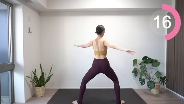 【8分】余分なお腹周りの脂肪を落としウエストを引き締める?立ちながら出来るエクササイズ смотреть онлайн