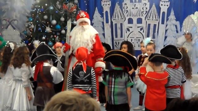 Новогодний утренник у Левушки, 28.12.2016г., Часть 8. Песни и танцы с Дедом Морозом. смотреть онлайн