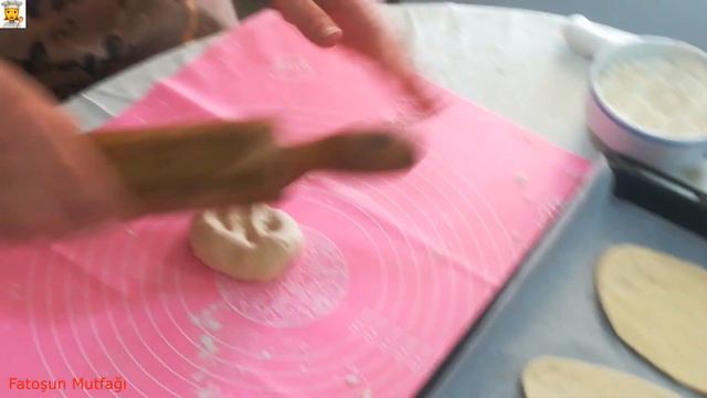 PİDECİLERDE YEDİĞİNİZ NEFİS PİDELER EVDE NASIL YAPILIR |🌭 KIYMALI KAŞARLI PİDE смотреть онлайн