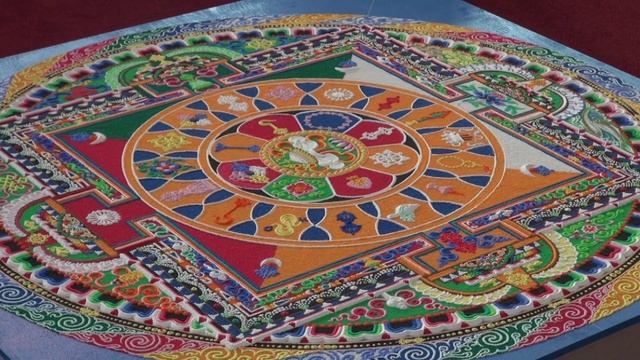 В Москве завершена мандала Белозонтичной Тары смотреть онлайн