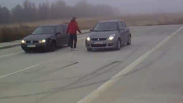 Gabo ( VW Golf 1.9 TDI ) vs. Kadlec ( Suzuki Swift 1.3 ) :D :D смотреть онлайн