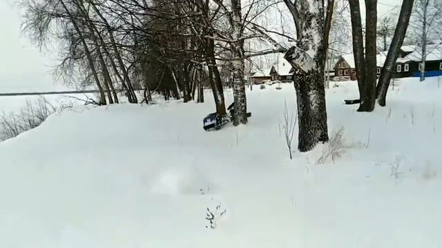 Рассекаем по рыхлому снегу и в крутые подъемы на мотобуксировщике МУЖИК смотреть онлайн