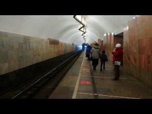 Поезд «Москва» 81-765/766/767 на станции Баррикадная.