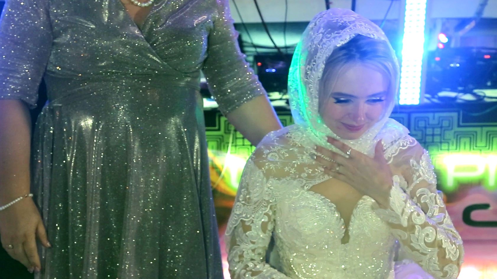 С этого момента невеста становится женой, снятие фаты смотреть онлайн