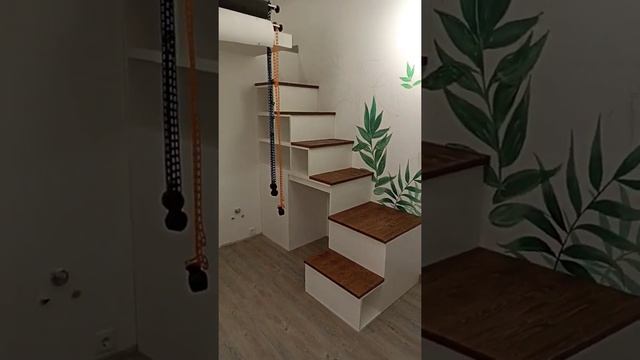 Квартира студия в Лофт FM. Второй ярус, мебель, лестница-полки смотреть онлайн