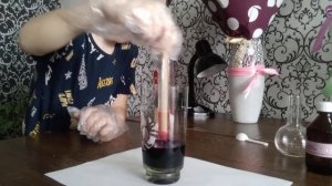 Химический опыт с марганцовкой и перекисью водорода!