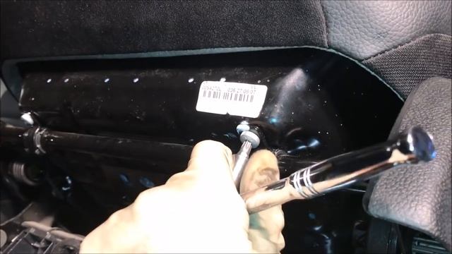 How to Repair the Seat Control Switch on a Mercedes C300 (W204 Chassis, 2008) смотреть онлайн