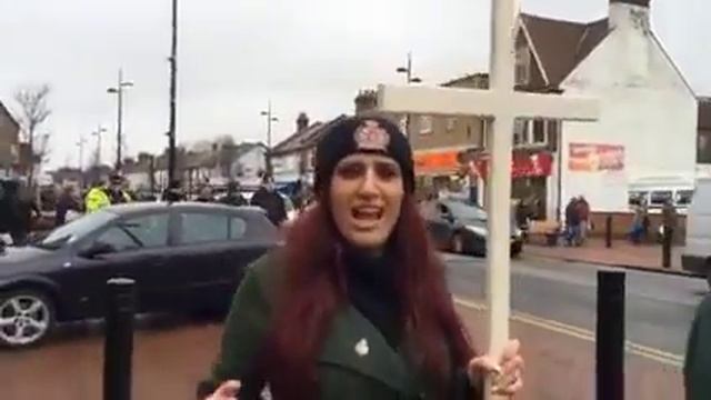 Luton UK... Chritians Vs Muslims смотреть онлайн